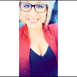 Meet your Posher, Elexis